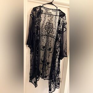 Lauren Conrad black floral Kimono